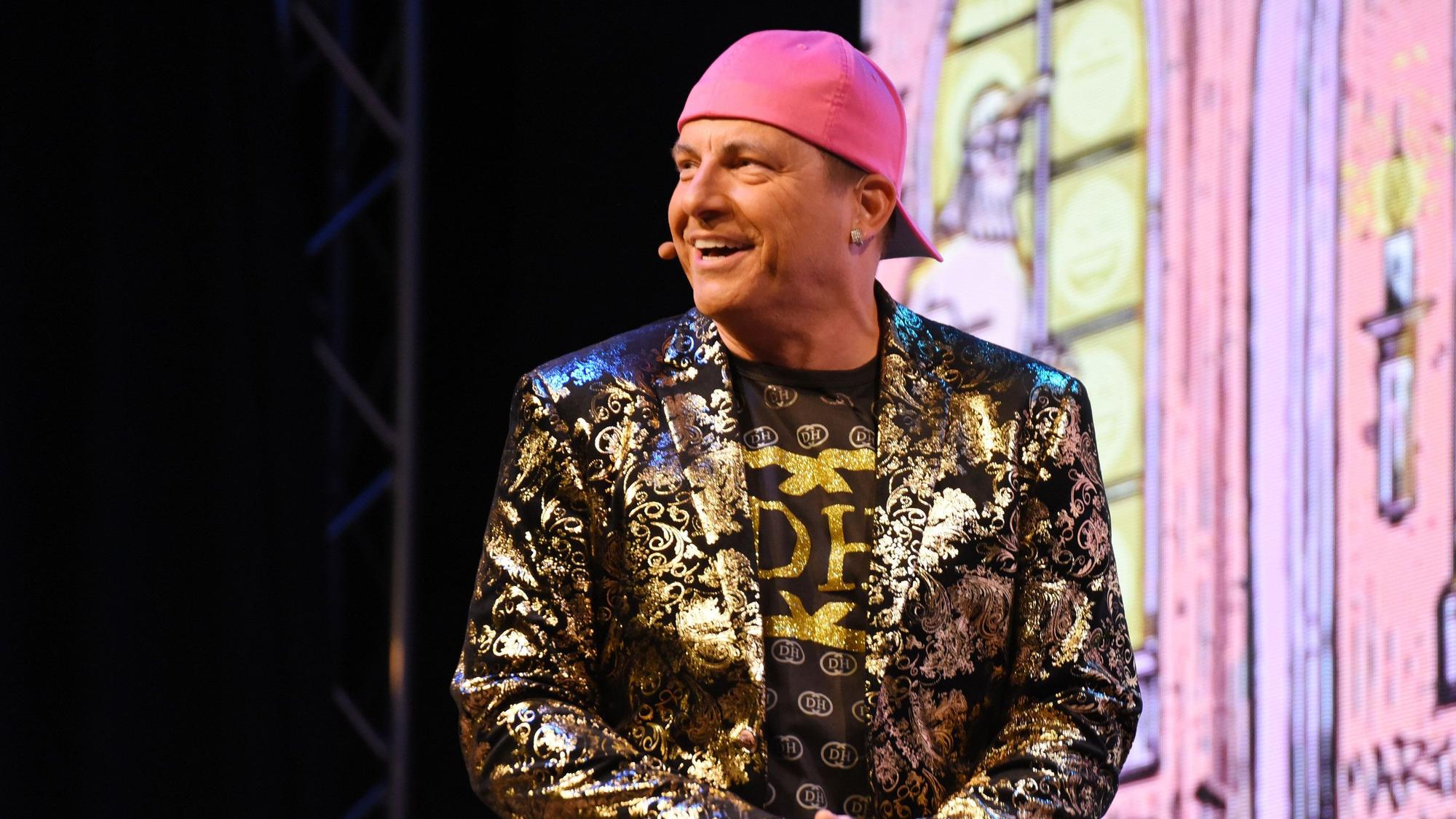 Dennis aus Hürth in der Drahtzieherei Wipperfürth.