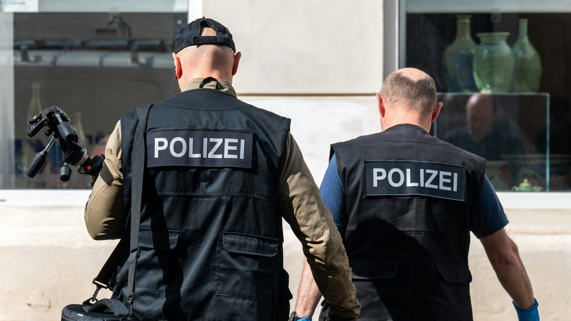 In Greifswald wurde eine zerstückelte Leiche in einer Wohnung gefunden. Die Polizei ermittelt.