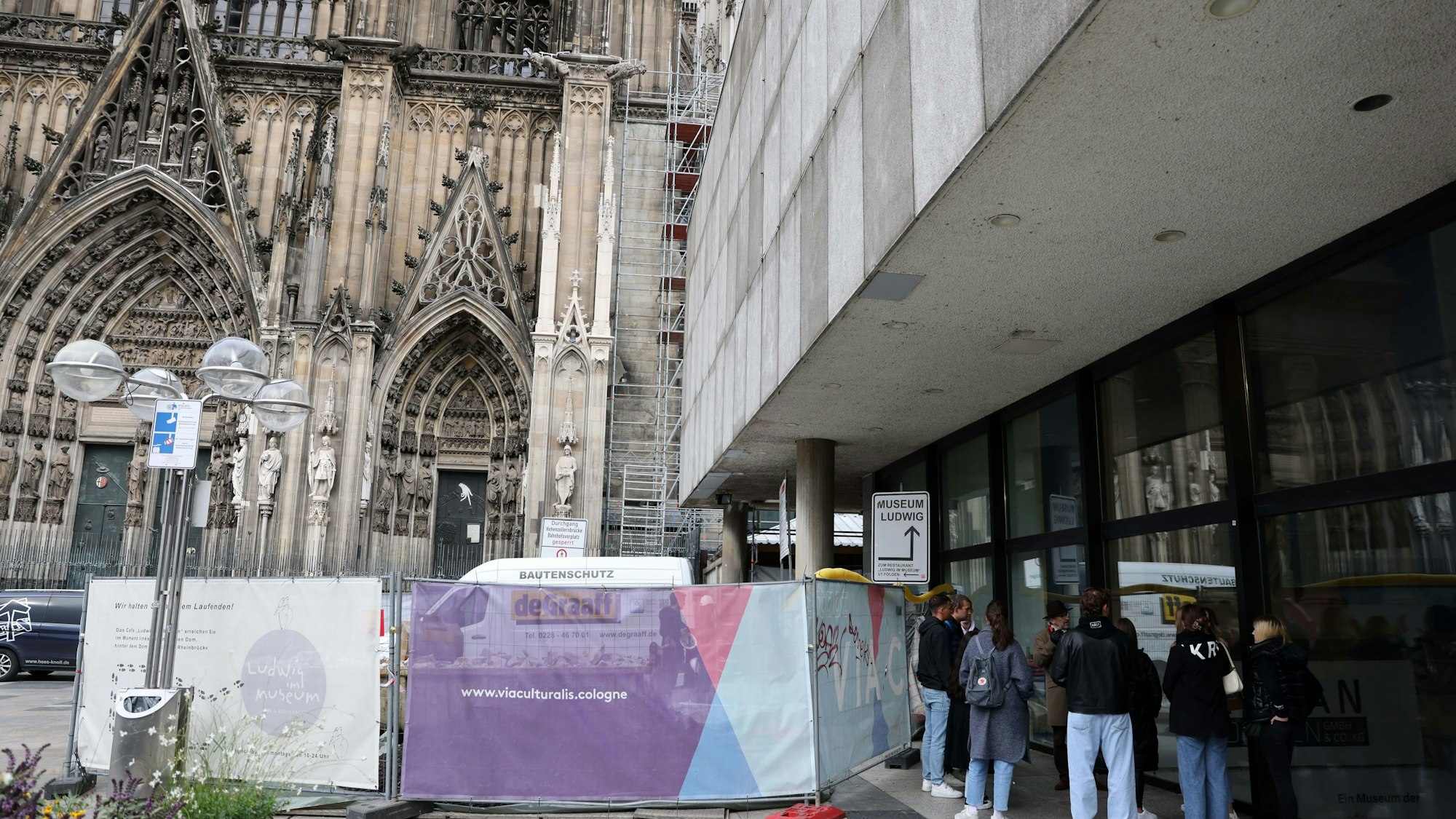Die Sperrung zwischen Dom und Römisch-Germanischem Museum bleibt voraussichtlich bis Juni 2024.