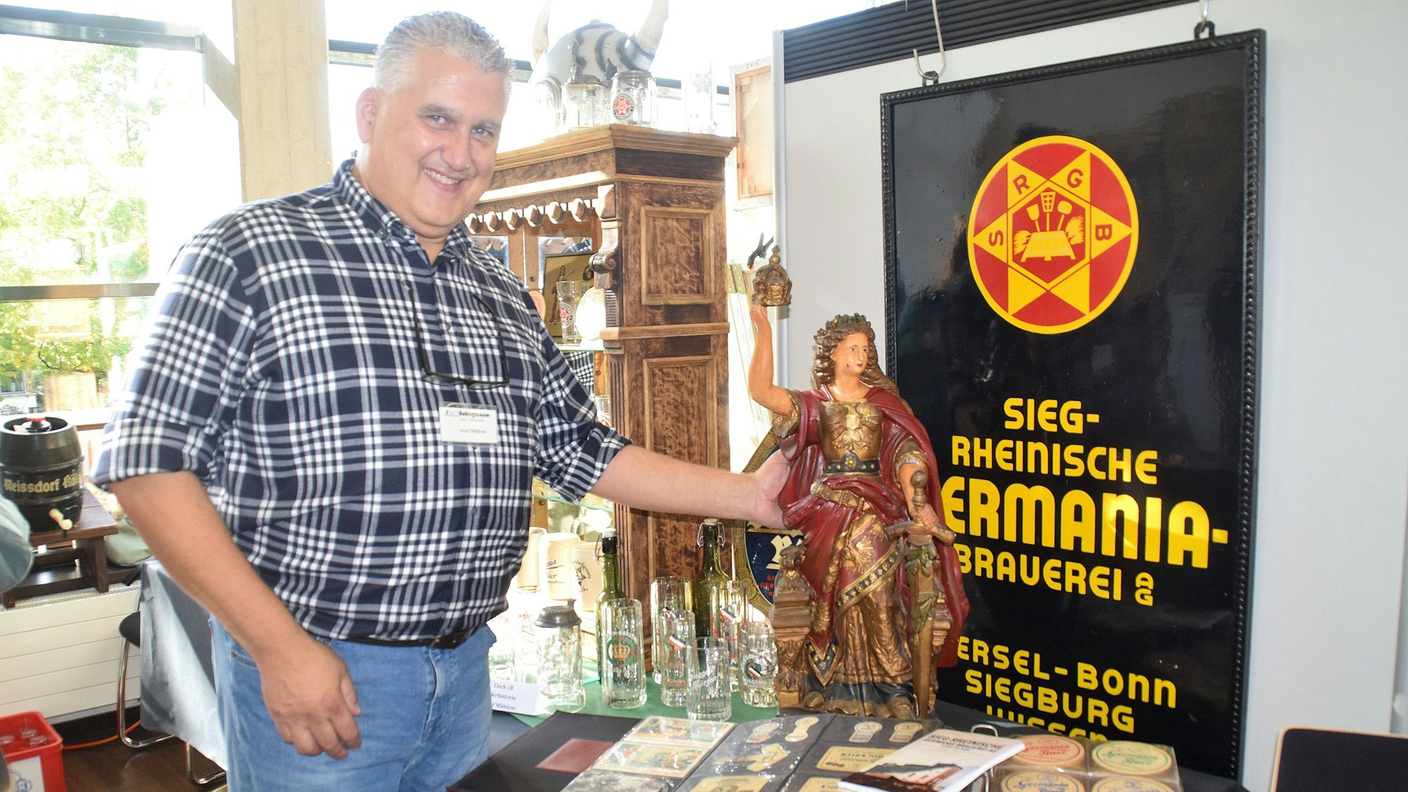 23. Oktober 2023. Bornheim. Josef Mühlens hat seine Leidenschaft zur Geschichte der ehemaligen Herseler Germania-Brauerei entdeckt. Foto: Frank Engel-Strebel
