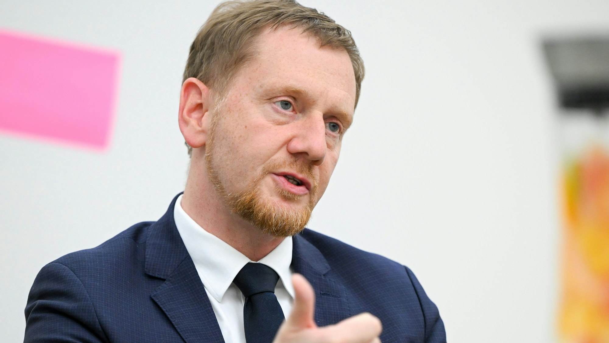 Michael Kretschmer (CDU), Ministerpräsident des Freistaates Sachsen, bei einem Interview.