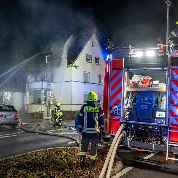 Bild von Löscharbeiten bei einem Großbrand