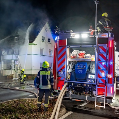 Bild von Löscharbeiten bei einem Großbrand