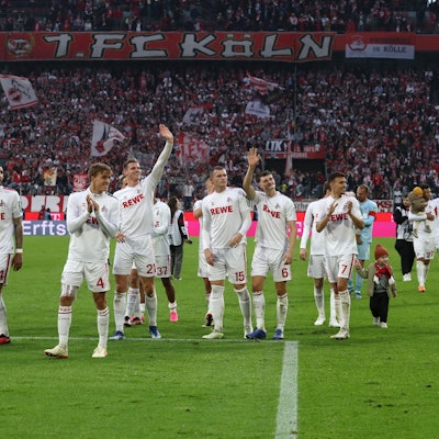 1.FC Köln vs. Borussia Mönchengladbach, 8. Spieltag, 22.10.2023, 15.30 Uhr, die Kölner Mannschaft feiert vor der Nordtribüne (1. FC Köln), Bild: Herbert Bucco
