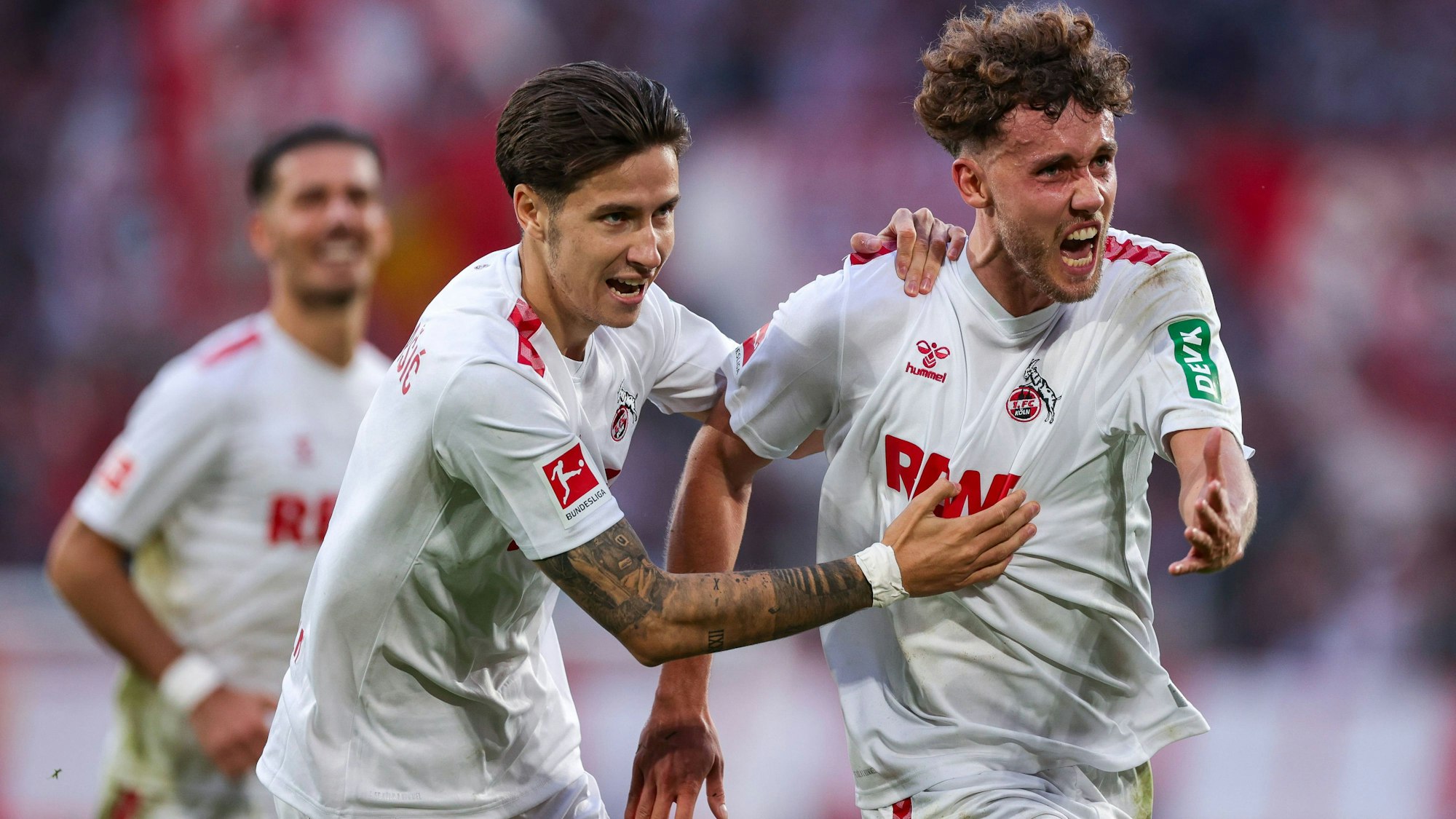 22.10.2023, Fussball, Saison 2023/2024, 1. Bundesliga, 8. Spieltag, 1. FC Köln - Borussia Mönchengladbach, v. l. Denis Huseinbasic 1. FC Köln, Luca Waldschmidt 1. FC Köln bejubeln das Tor zum 3:1, Köln