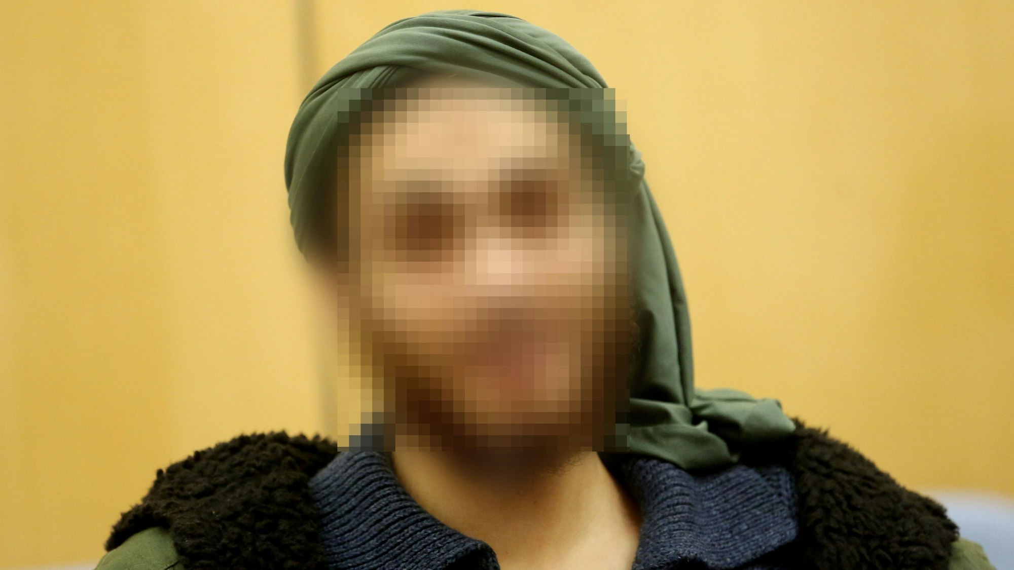 Der Islamist Tarik S. beim Terror-Prozess im Düsseldorfer Oberlandesgericht im Dezember 2016. (Archivbild)