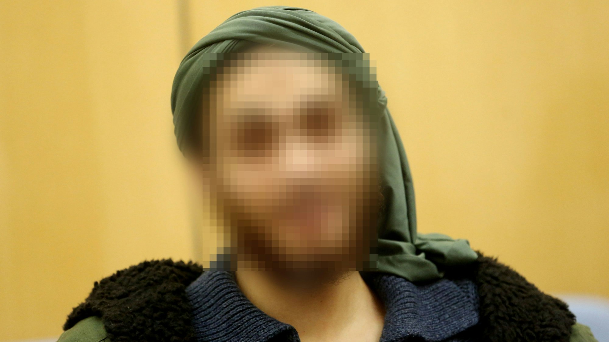 Der Islamist Tarik S. beim Terror-Prozess im Düsseldorfer Oberlandesgericht im Dezember 2016. (Archivbild)