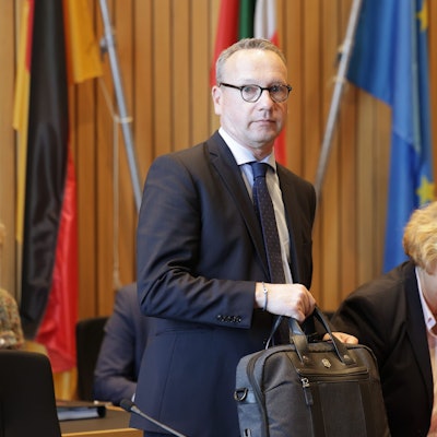 Benjamin Limbach (Grüne), NRW-Justizminister, bei der Sondersitzung Rechtsausschuss im Landtag.