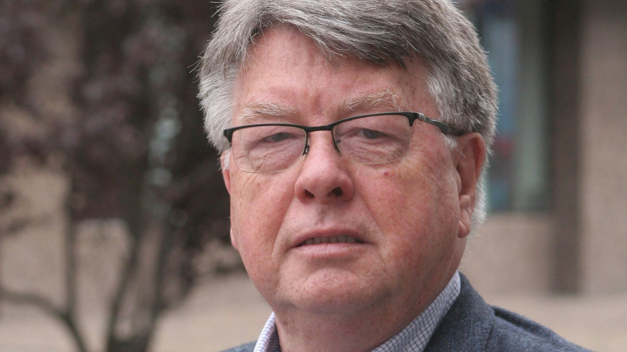 Auf dem Foto ist Hans Decruppe von der Linkspartei zu sehen.