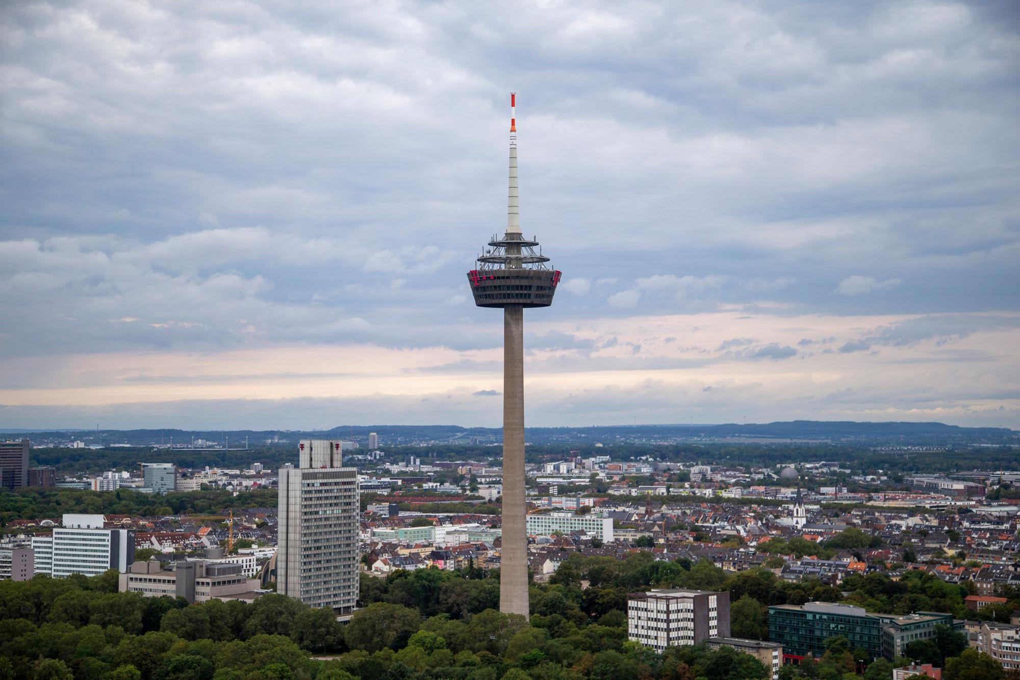 Blick vom Köln-Turm auf den Colonius.