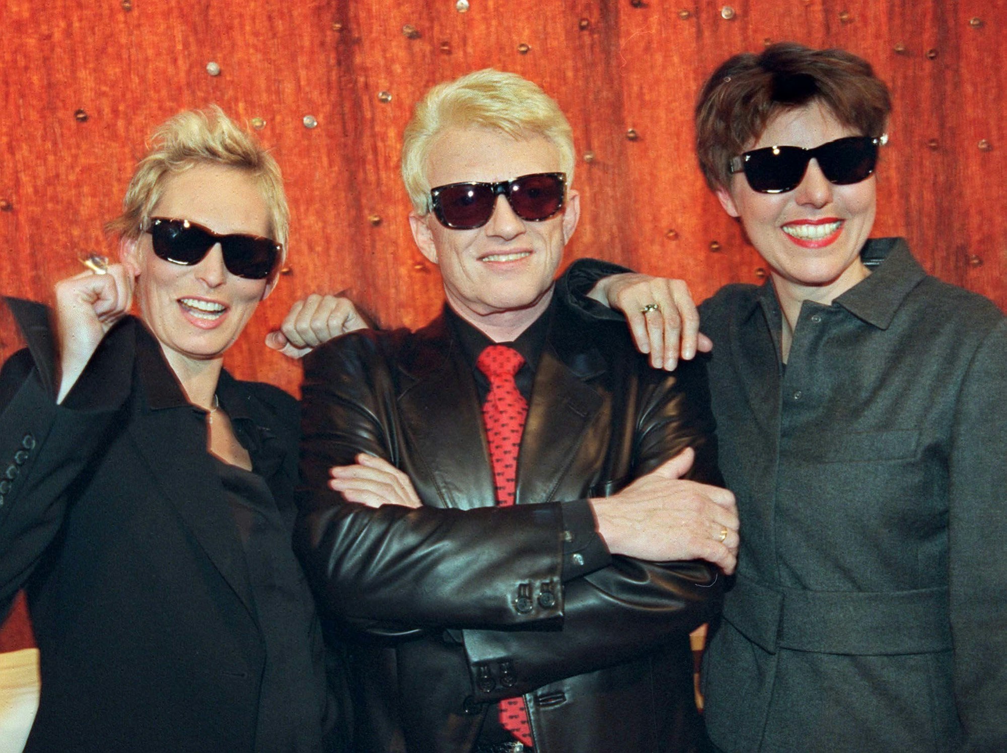 Die Moderatorinnen Bärbel Schäfer (l) und Bettina Böttinger (r) und der Volksmusik-Sänger Heino (M) in Köln bei der Fernsehsendung „B. trifft...“,