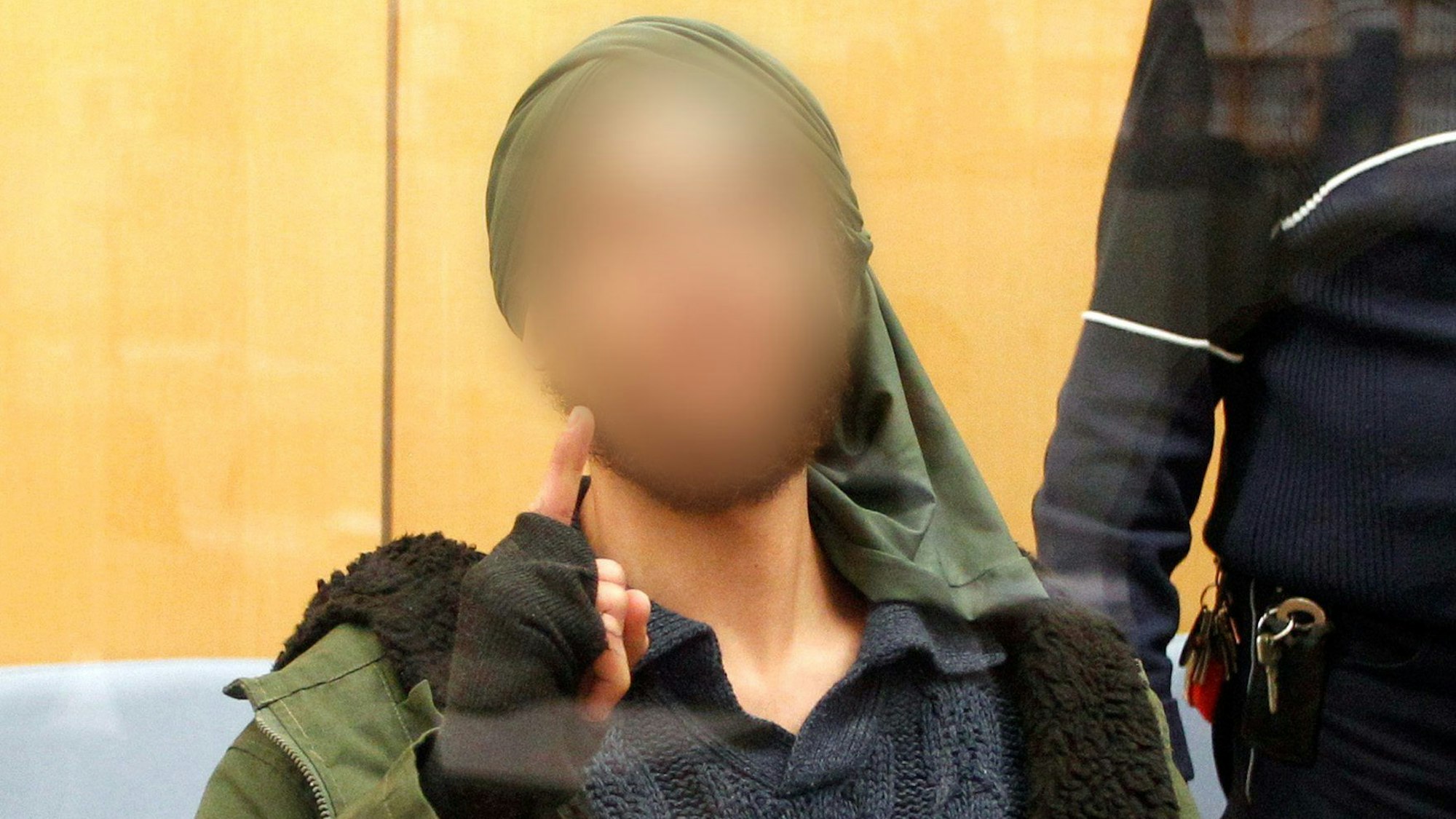 Der vorbestrafte Islamist Tarik S. bei seinem Prozess im April 2017 im Düsseldorfer Landesgericht.