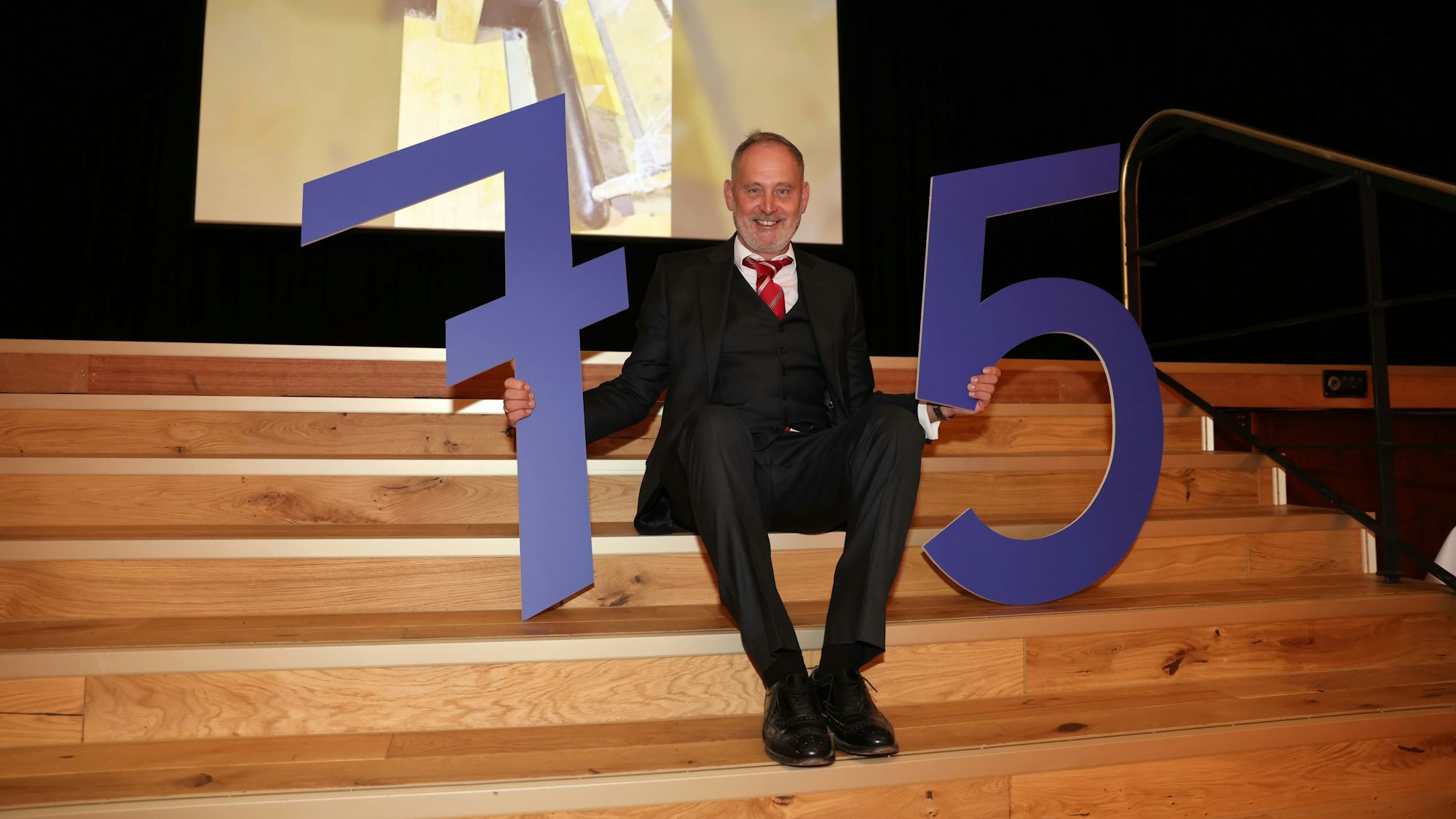 Geschäftsführer Marcus Sartory freut sich über die Fertigstellung des großen Sartory-Saals