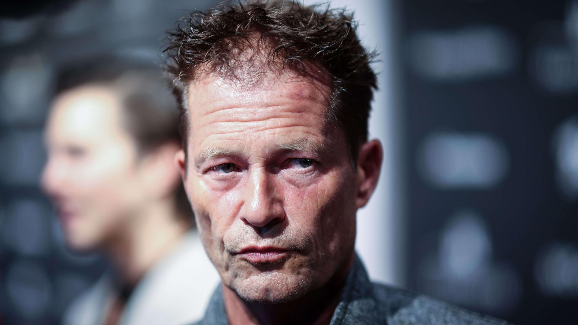 Schauspieler Til Schweiger, hier bei der Verleihung des Jupiter Award 2023, hat sich in einem Interview Stellung zu den Vorwürfen bezogen. (Archivbild)
