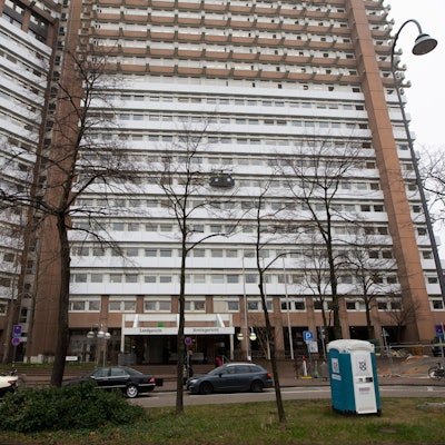 Der Eingang zum Landgericht und Amtsgericht Köln ist auf dem Foto zu sehen.