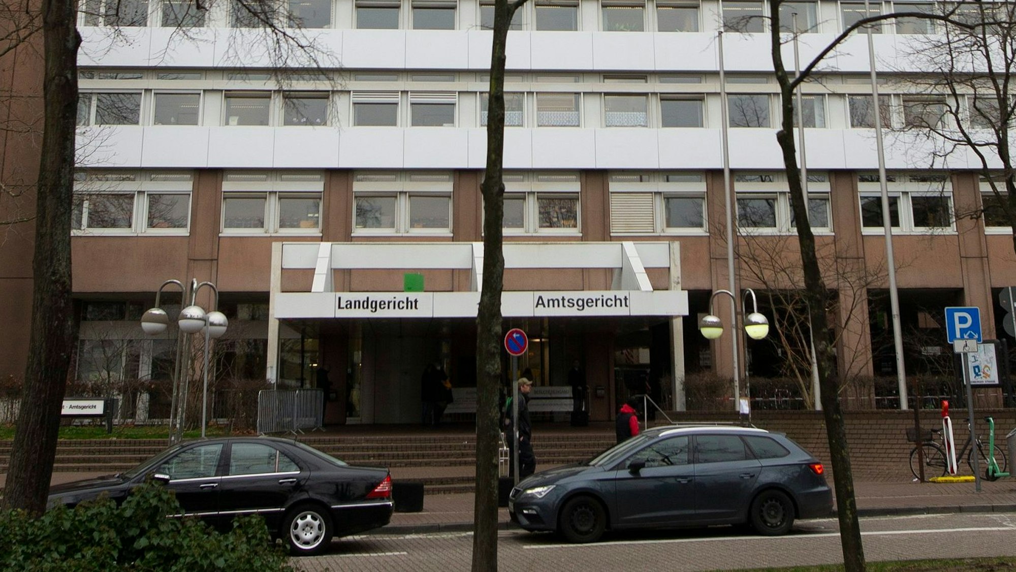 Das Bild zeigt das Gebäude von Land- und Amtsgericht in Köln.