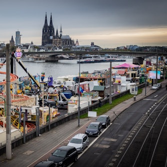 Die Kirmes am Deutzer Rheinufer