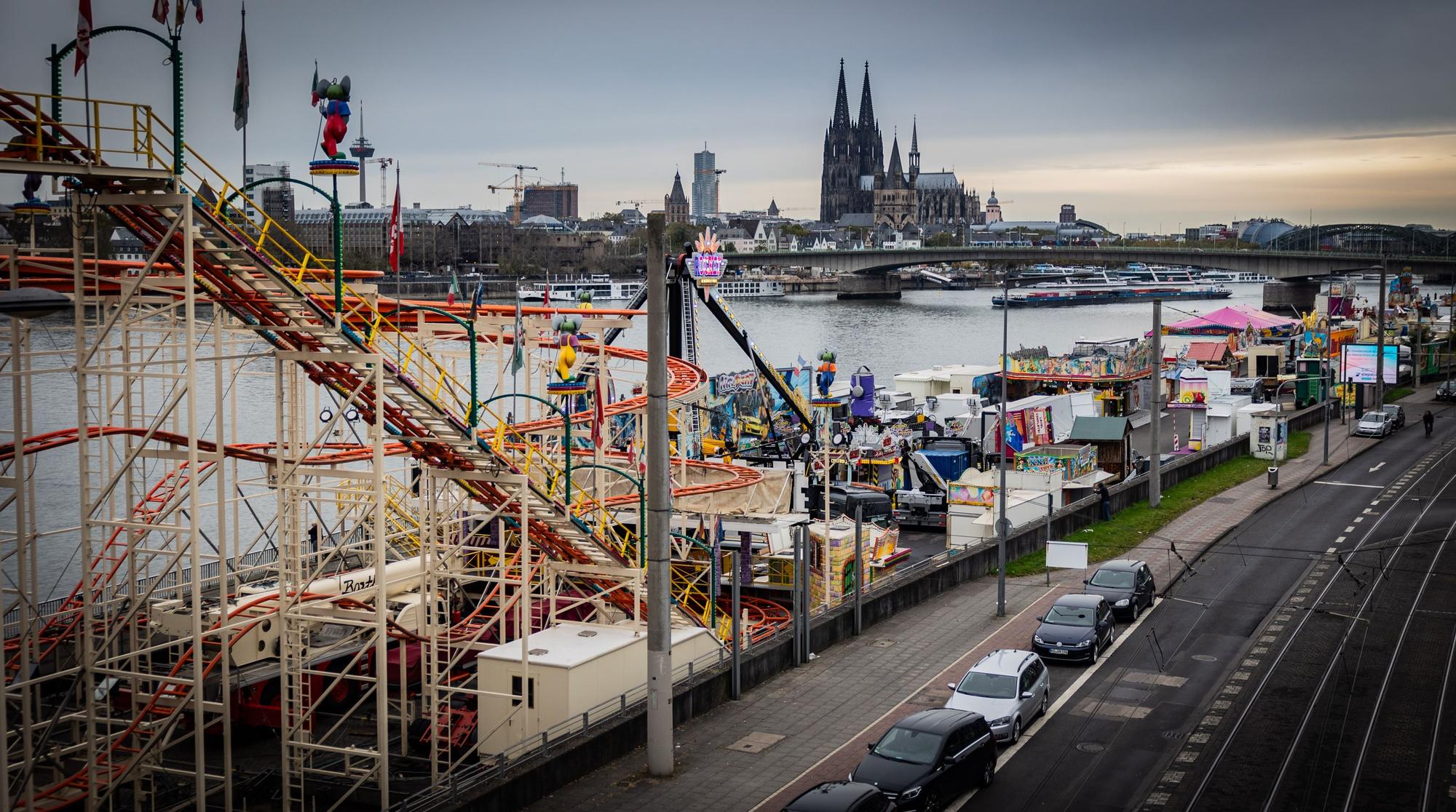 Die Kirmes am Deutzer Rheinufer