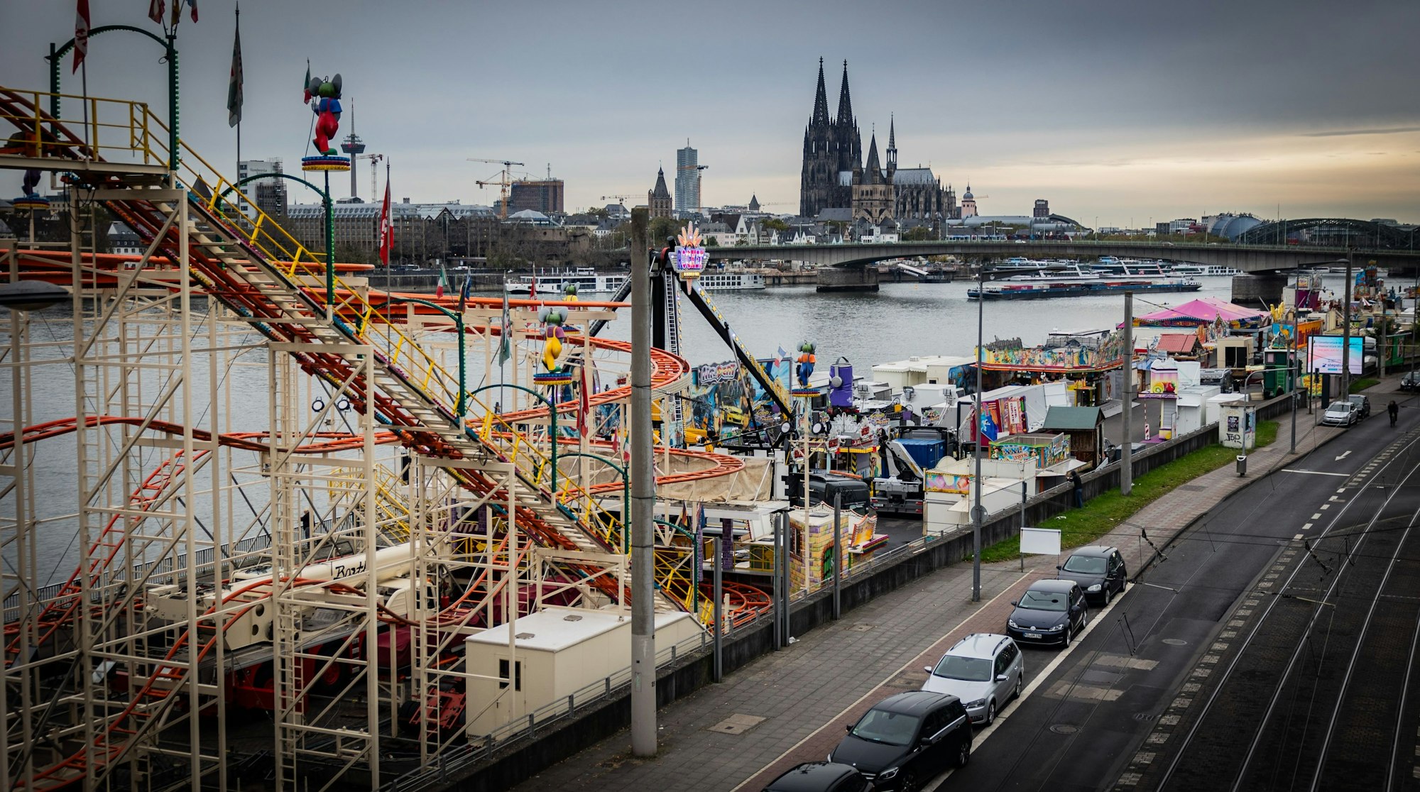 Die Kirmes am Deutzer Rheinufer