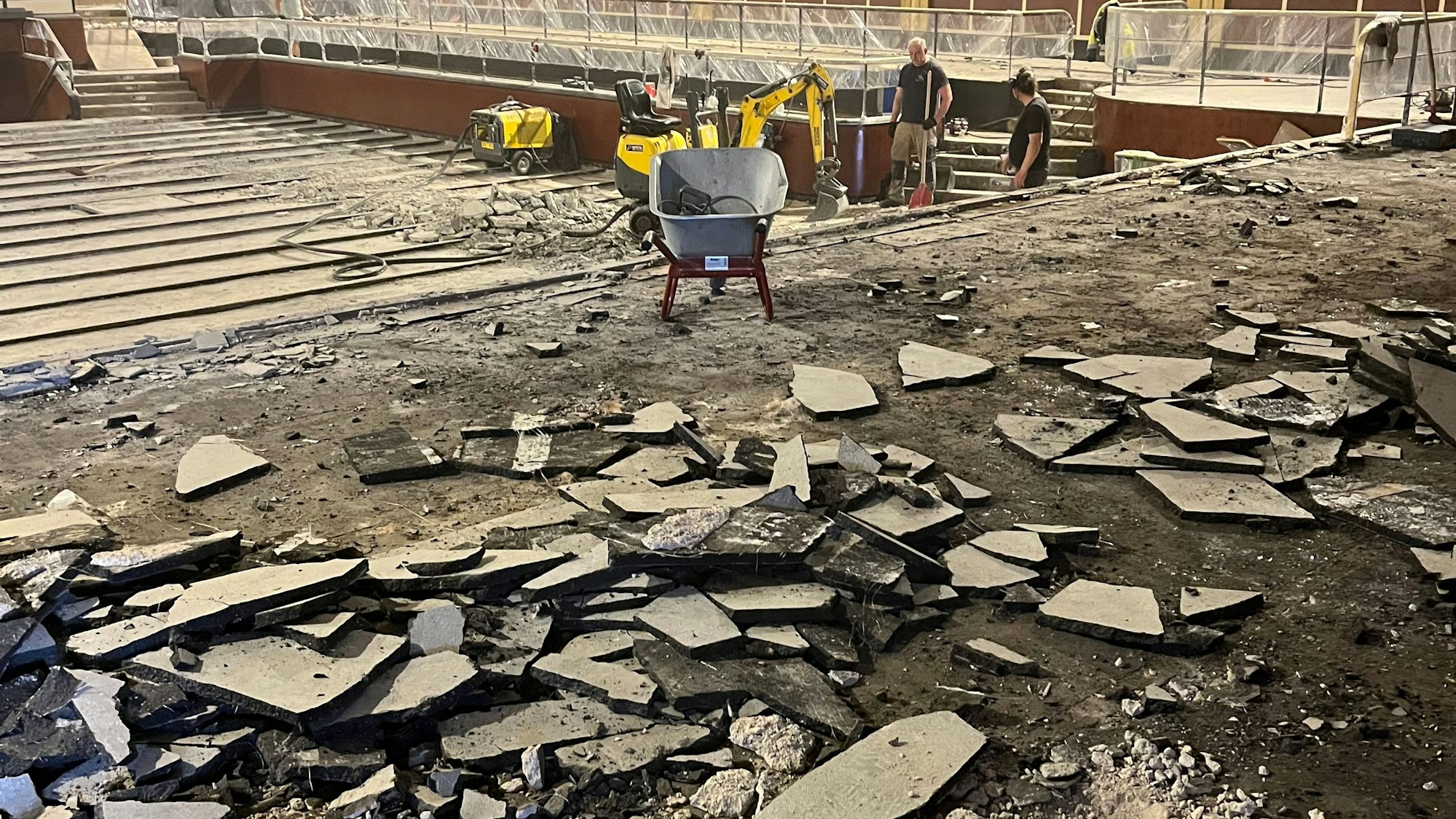 Ganz schön viele Altlastent: Zu den Vorarbeiten gehörte die Beseitigung von 300 Tonnen Schutt.