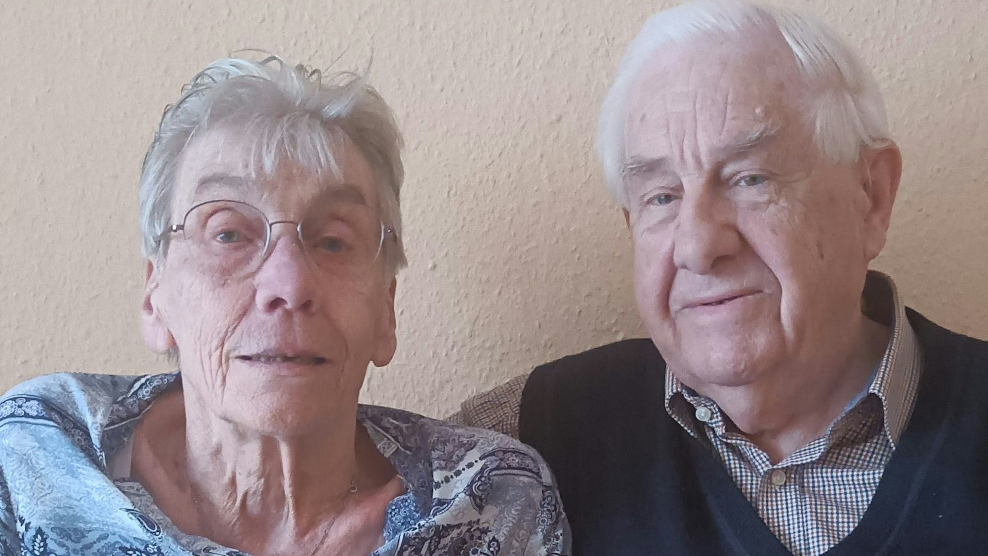 Zu sehen ist das Ehepaar De Vries.