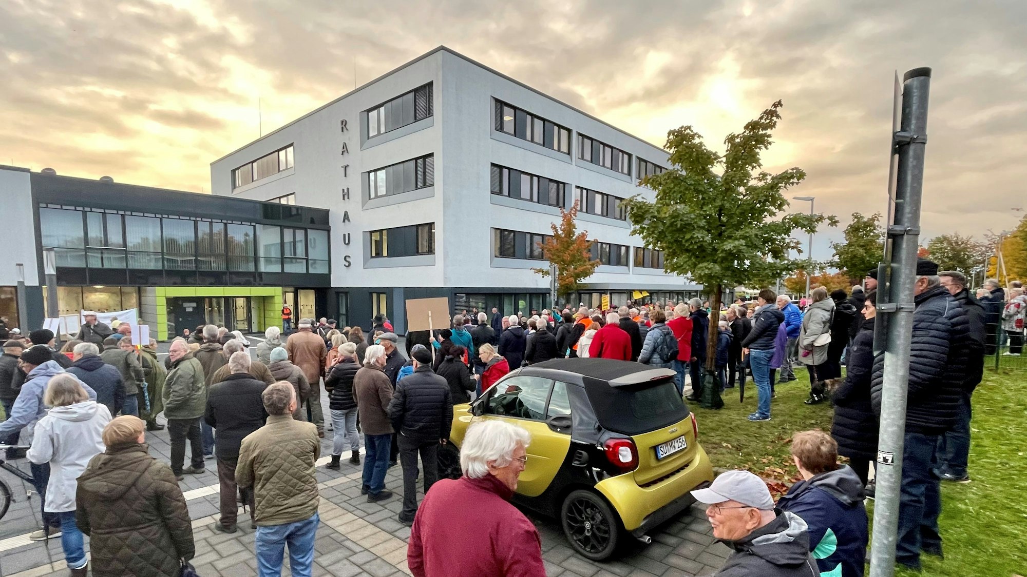 Eine transparente städtische Finanzpolitik forderten die Demonstranten. Alle Ein- und Ausgaben müssten in Zukunft genau beleuchtet werden.