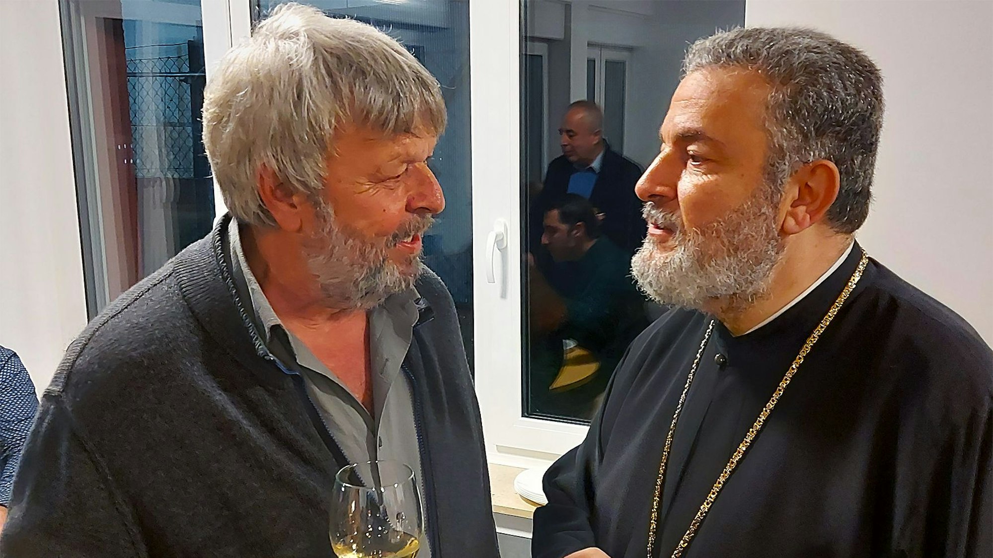 Frank Bauerfeind im Gespräch mit Metropolit Isaak Barakat.