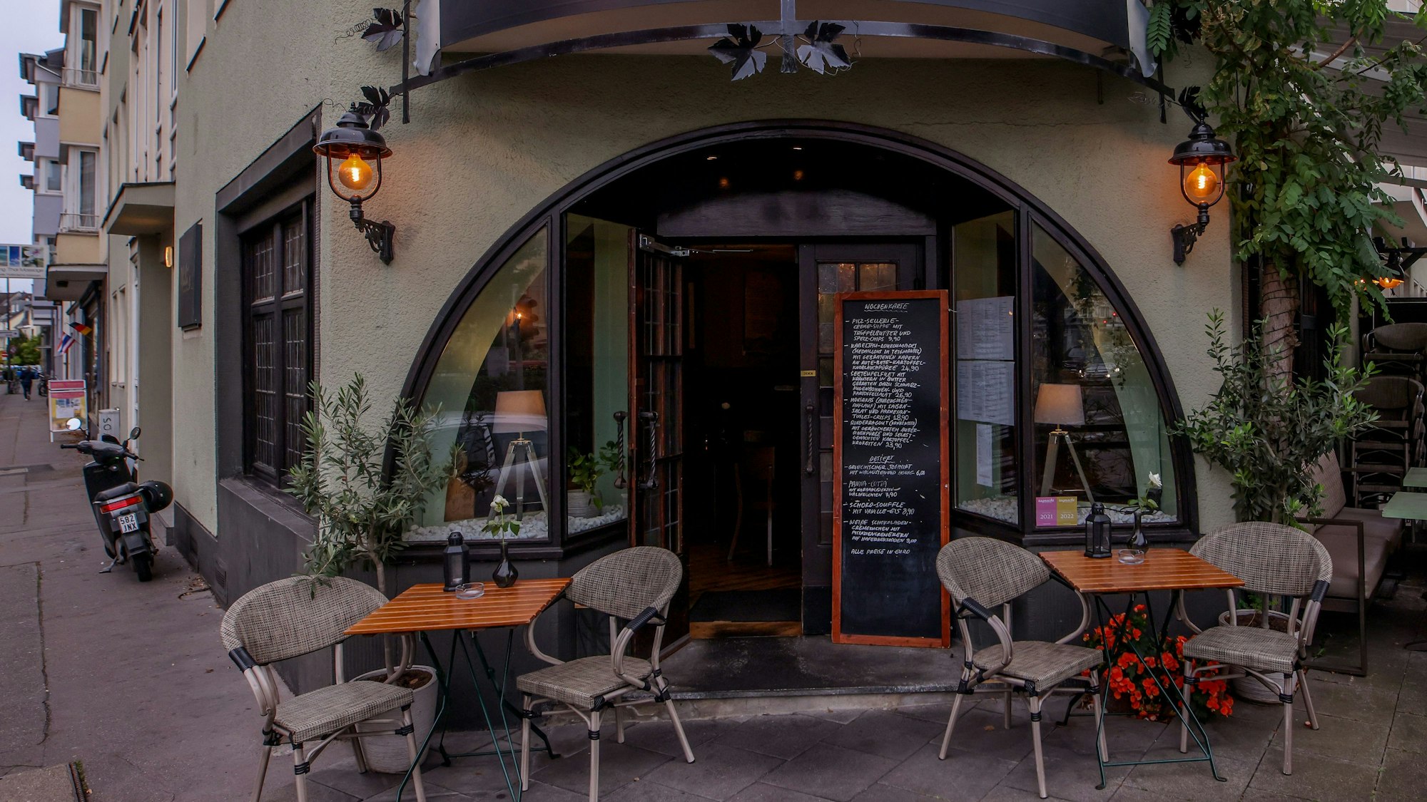 Das griechische Restaurant Phili's von außen.