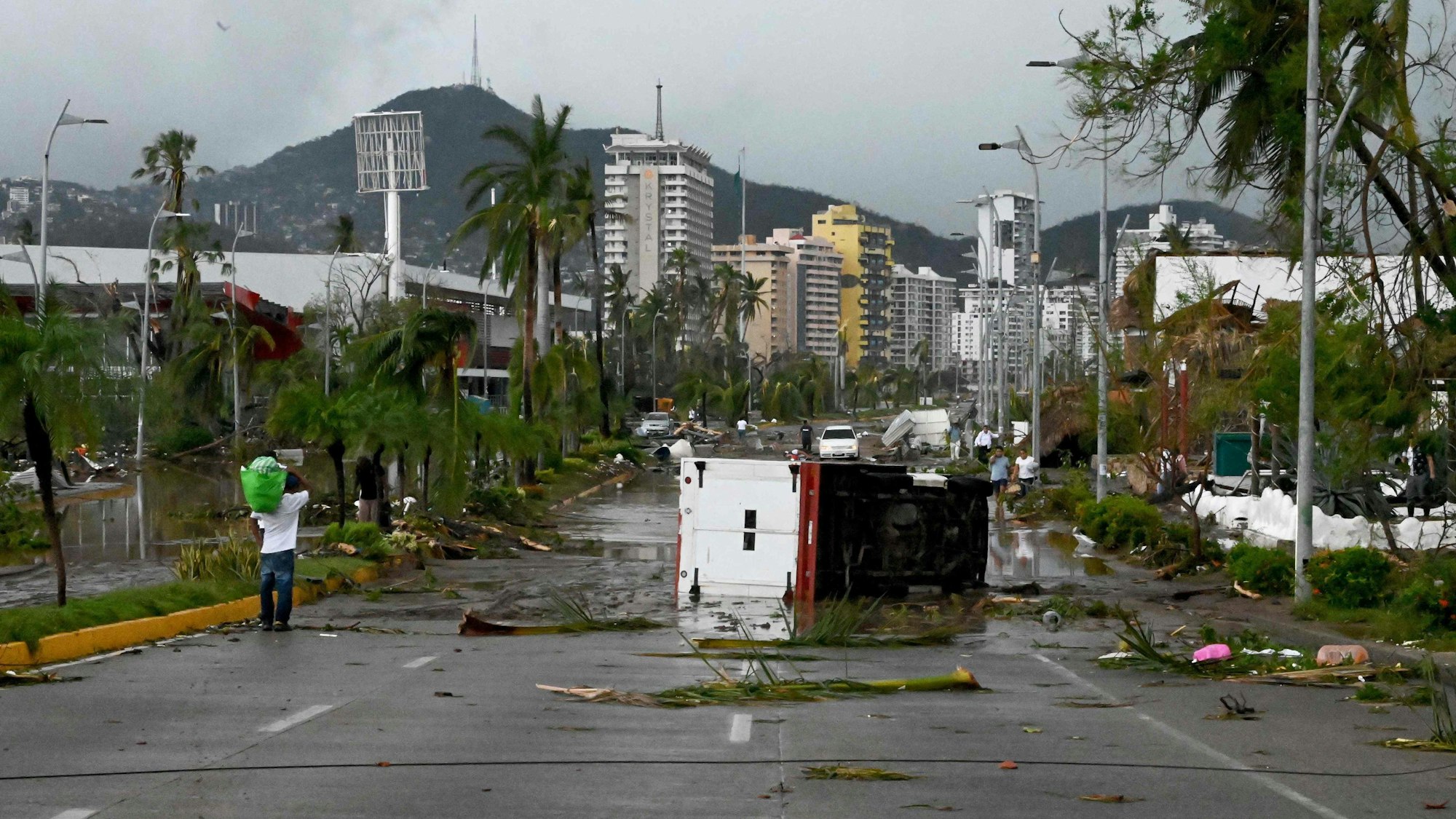 Der Sturm richtete in dem berühmten Badeort Acapulco verheerende Schäden an.