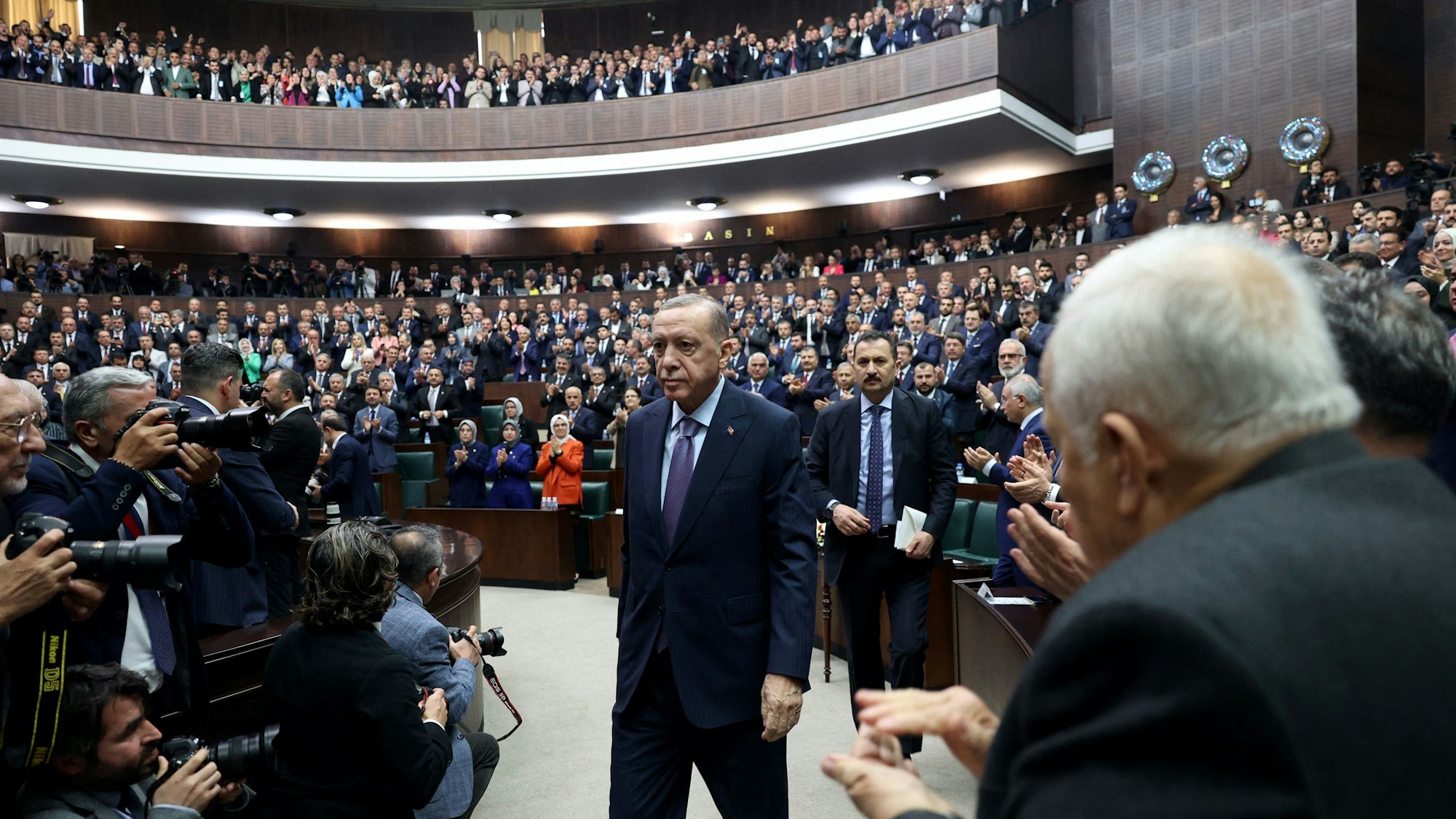 Der türkische Präsident Recep Tayyip Erdogan nach seiner Rede, in der er die radikalislamische Hamas als „Befreier“ bezeichnete.