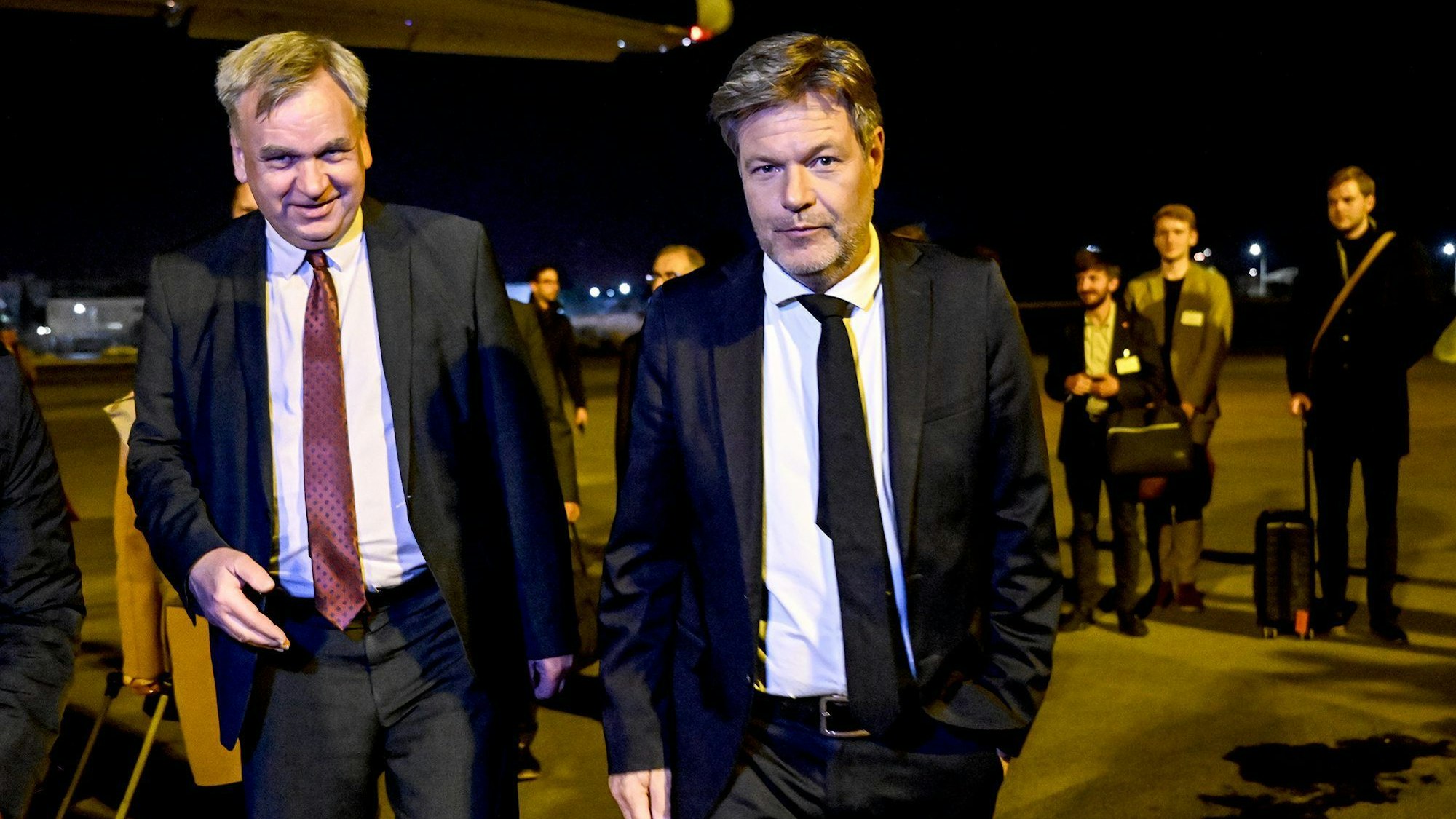 Bundeswirtschaftsminister Robert Habeck (Grüne) bei seiner Ankunft in Ankara, Türkei. Habeck trifft türkische Vertreter der Wirtschaft, eine Aussage von Präsident Erdogan verurteilt er.