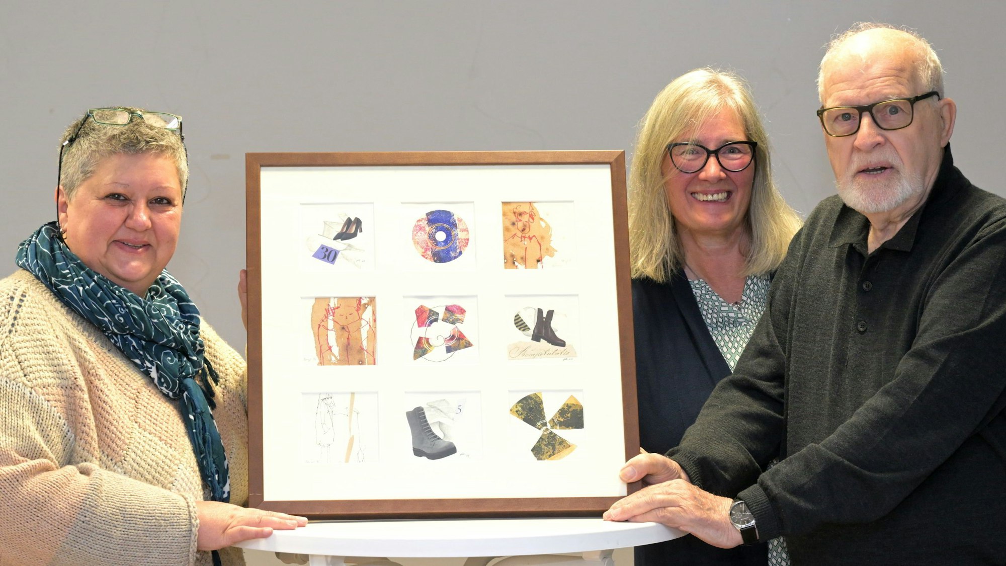 Das Foto zeigt die ausstellenden Künstler in Haus Eulenbroich