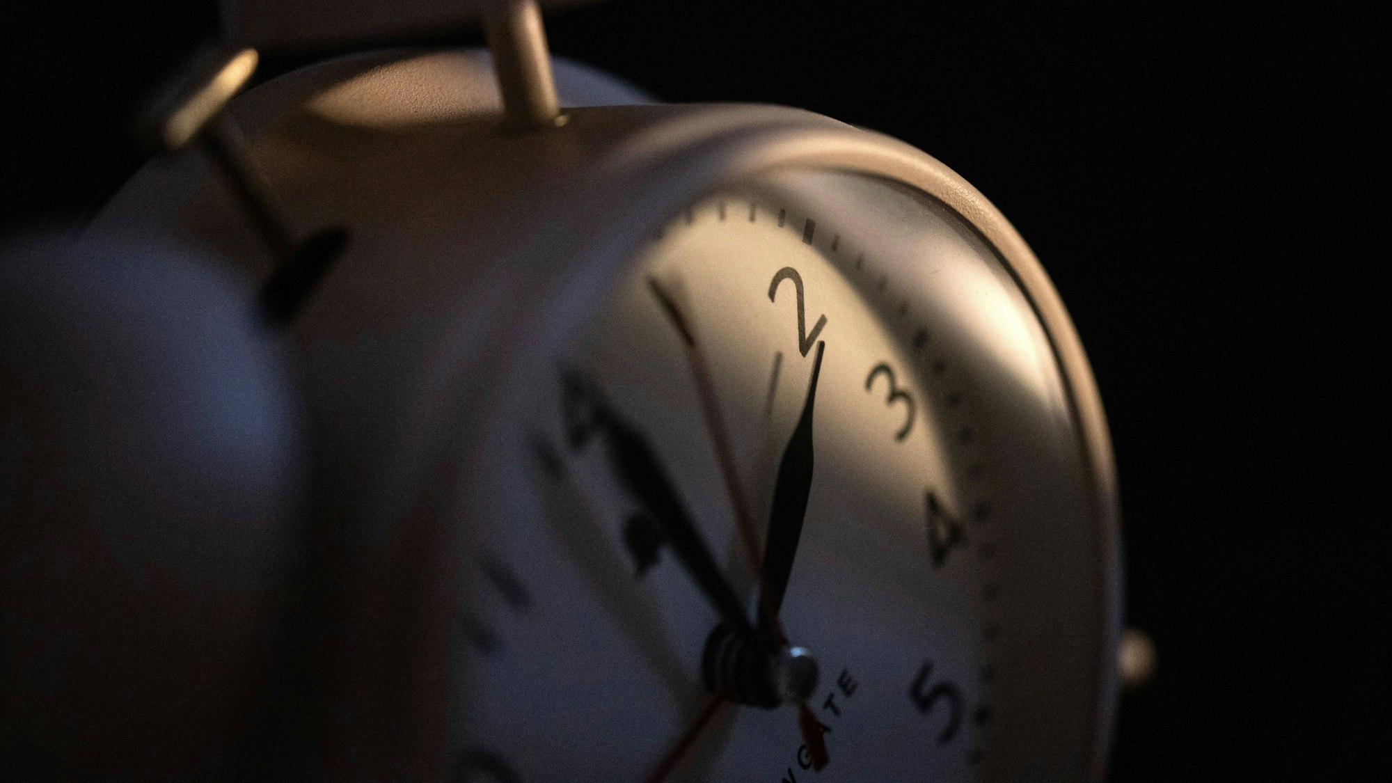 Viele klagen nach der Zeitumstellung über Müdigkeit.