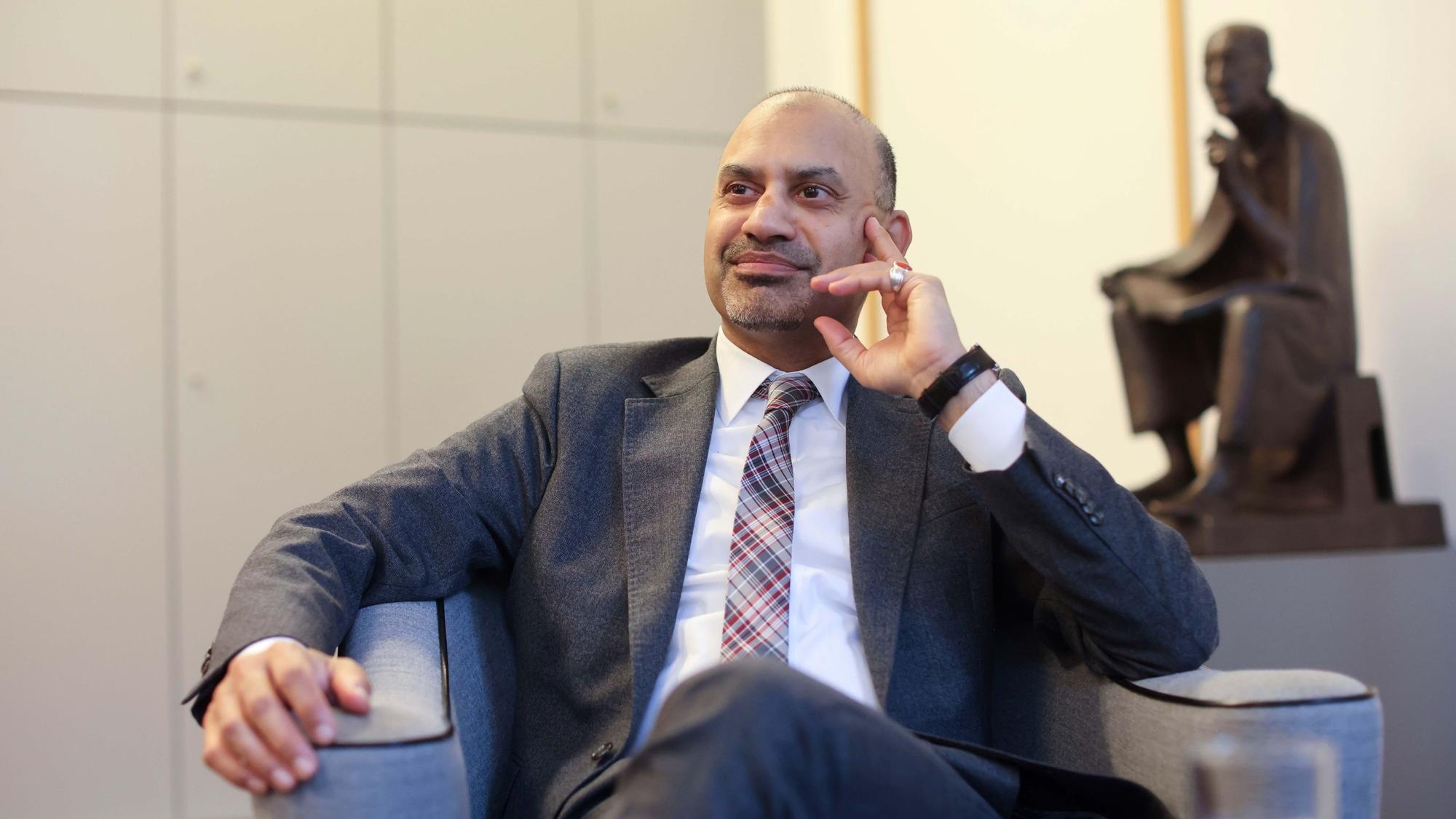 Joybrato Mukherjee, Rektor der Uni Köln, im Gespräch.
