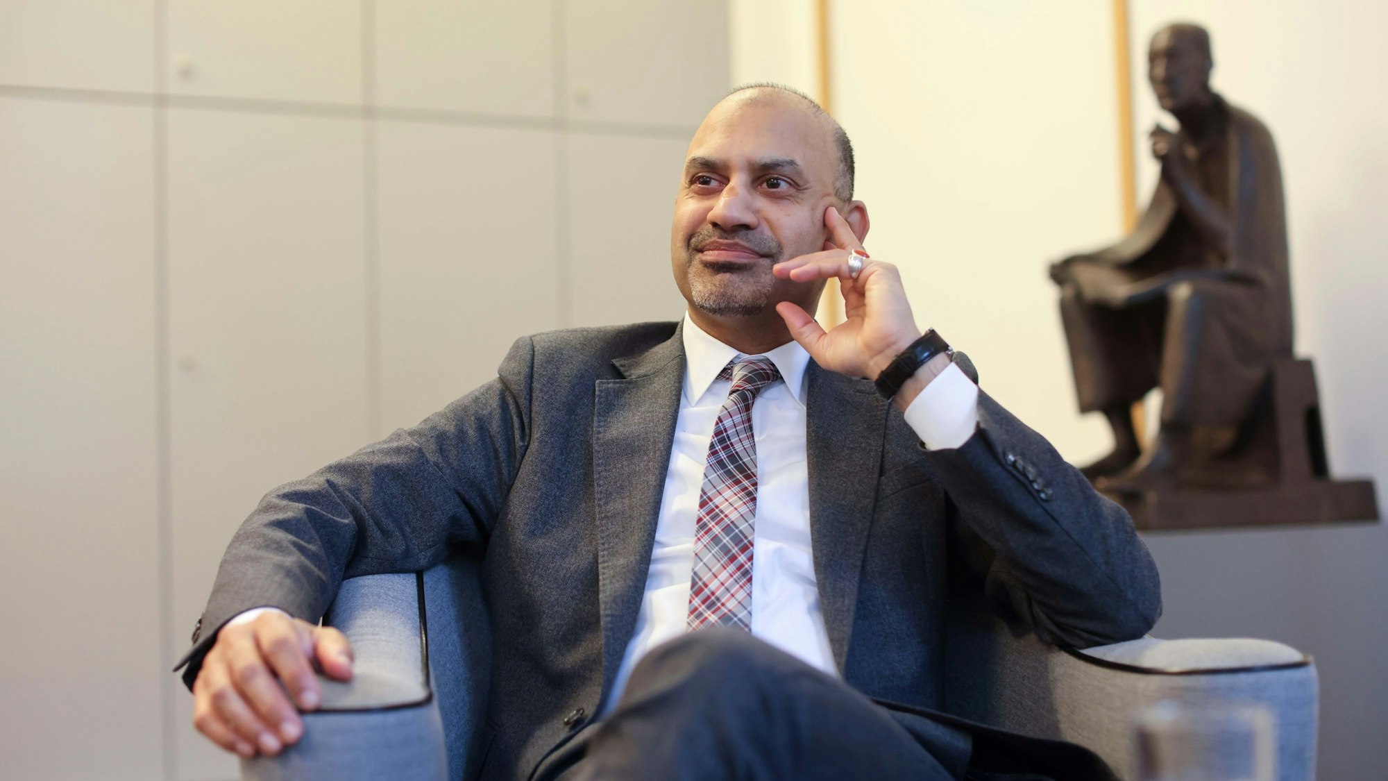 Joybrato Mukherjee, Rektor der Uni Köln, im Gespräch.