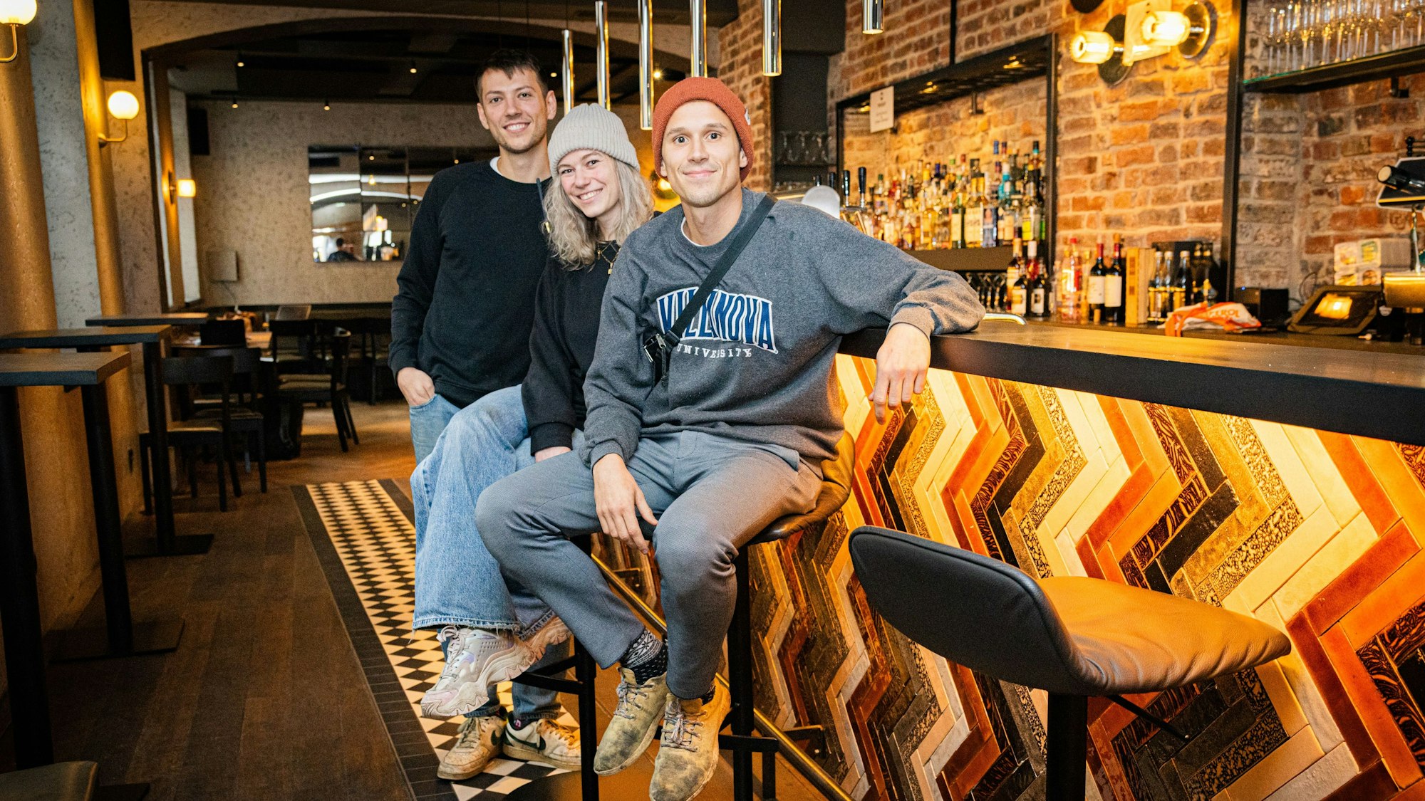 Im Oktober 2023 eröffnete Dylan Stuka (links) das „Stukmans“ in Sülz.