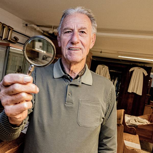 Auf Spurensuche geht Hans Josef Heinz in „seinem“ Heimatmuseum. Das ein oder andere Kleinod stammt aus sorgfältiger Sperrmüll-Recherche.