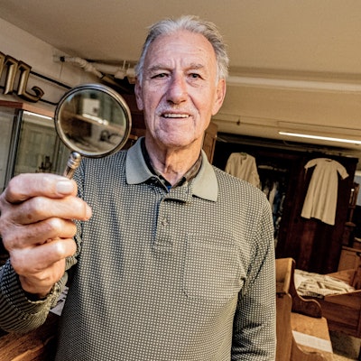 Auf Spurensuche geht Hans Josef Heinz in „seinem“ Heimatmuseum. Das ein oder andere Kleinod stammt aus sorgfältiger Sperrmüll-Recherche.