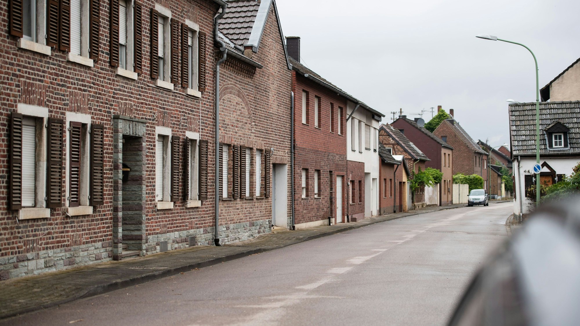 Verlassenden Wohnhäusern im Ortsteil Morschenich-Alt. Der Ort Morschenich am Tagebau Hambach sollte den Braunkohlebaggern weichen. Jetzt wollen ihm die Planer neues Leben einhauchen