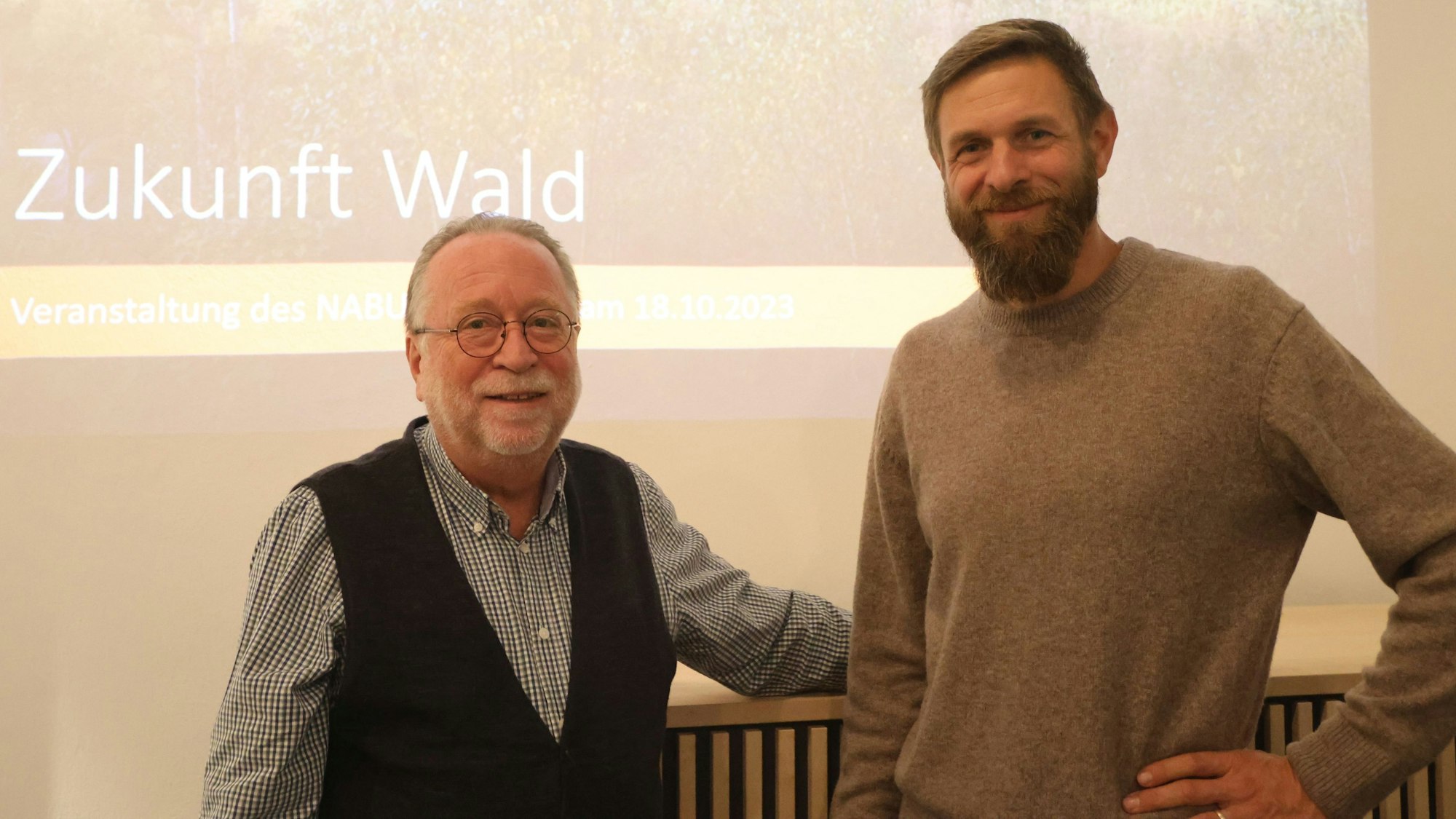 Machten sich Gedanken über den Wald der Zukunft: Christoph Buchen (l.) von der Morsbacher Ortsgruppe des Nabu und Förster Raphael Traut.