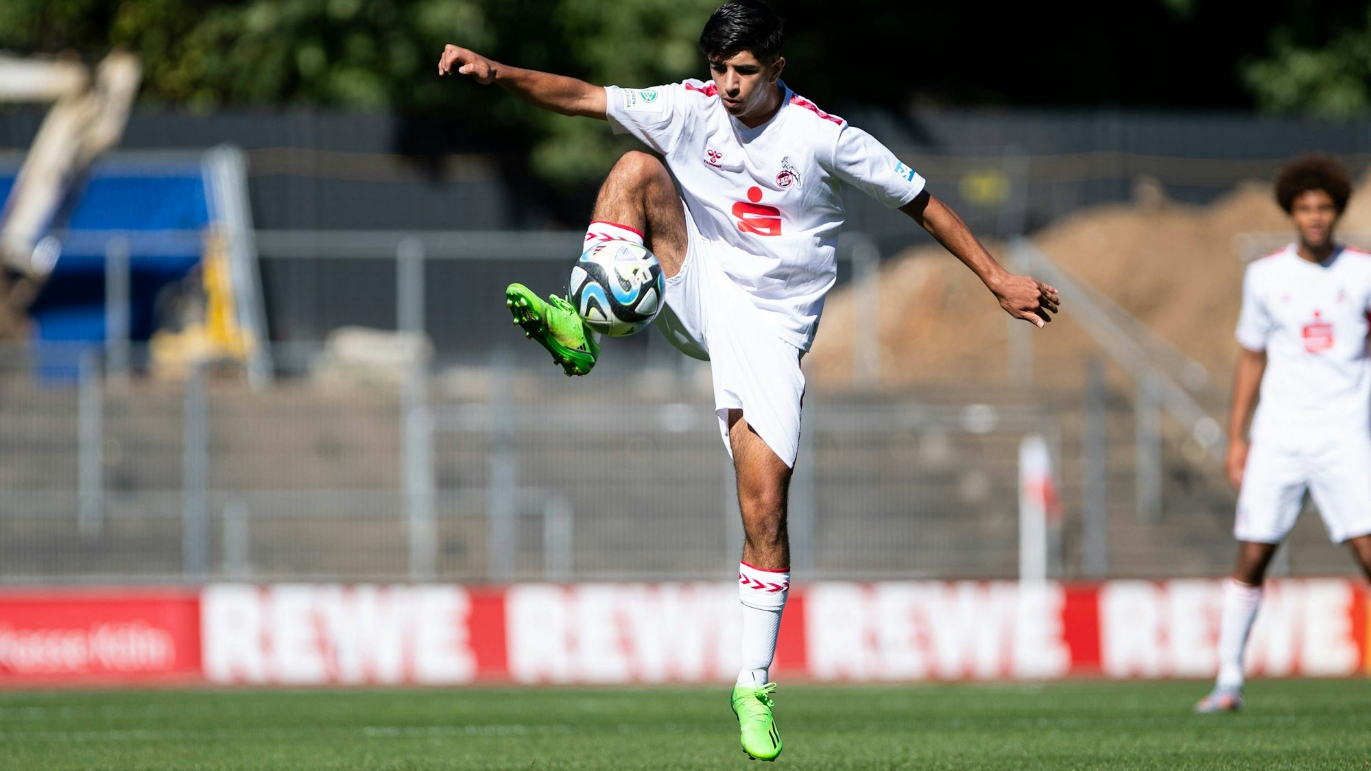 A-Junioren-Bundesliga West: 1.FC Koeln U19 - Arminia Bielefeld U19, 24.09.2023 Kian Hekmat 1.FC Koeln U19, 7 A-Junioren-Bundesliga West: 1.FC Koeln U19 - Arminia Bielefeld U19, Koeln, Franz-Kremer-Stadion, 24.09.2023 *** A Junior Bundesliga West 1 FC Koeln U19 Arminia Bielefeld U19 , 24 09 2023 Kian Hekmat 1 FC Koeln U19, 7 A Junior Bundesliga West 1 FC Koeln U19 Arminia Bielefeld U19 , Koeln, Franz Kremer Stadion, 24 09 2023 Copyright: xBEAUTIFULxSPORTS/Buriakovx