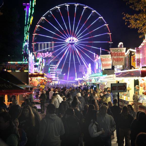 Tausende Gäste genießen den bunten Lichterzauber auf dem Hubertusmarkt.