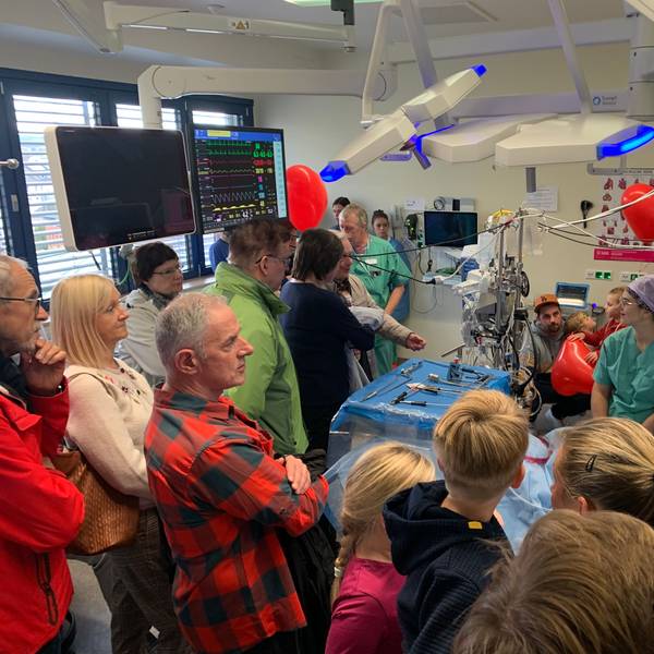 Blick in den Operationssaal im Herzzentrum des Helios Klinikum in Siegburg.