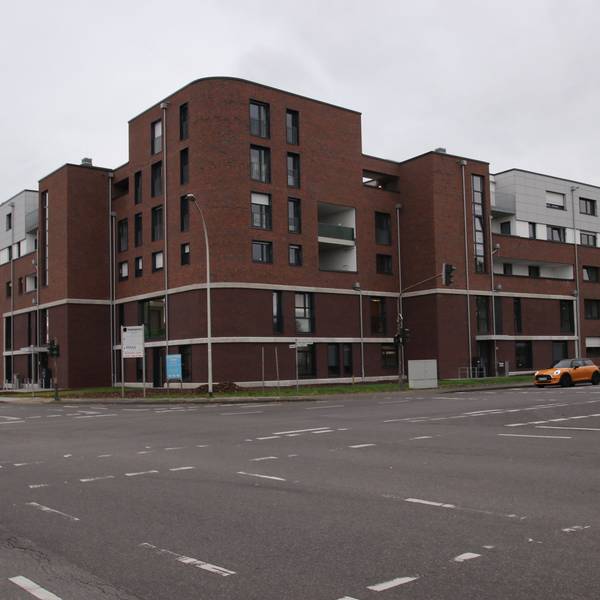 Auf dem Bild ist der Neubaukomplex an der Toni-Ooms-Straße zu sehen.