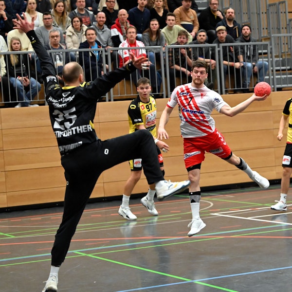 10.02.2023, Handball-Longericher SC Köln-HSG Krefeld
rechts: Nico Pyszora (Longerich)
Foto: Uli Herhaus