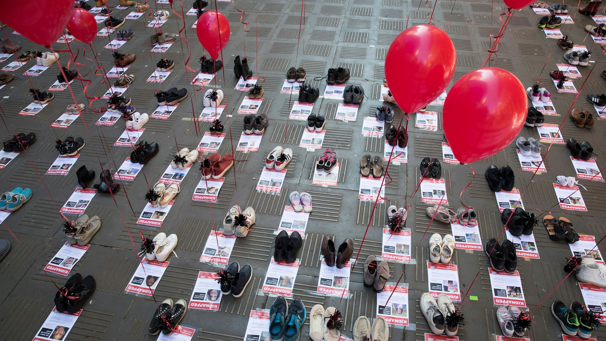 Menschen nehmen in Syndey an einer Demonstration zur Solidarität mit Israel teil.