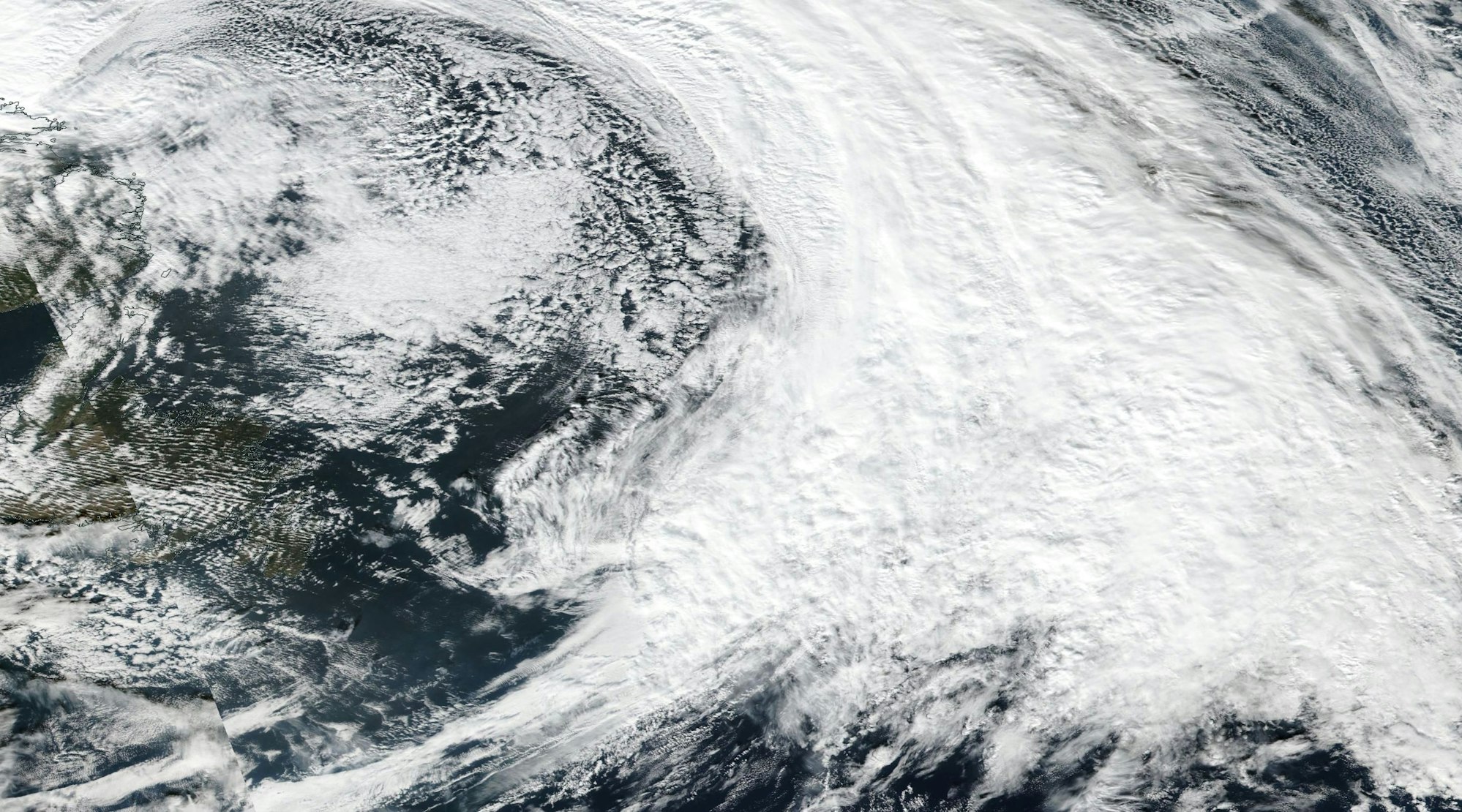 Das Sturmtief Ciaran bildet sich vor der Ostküste Kanadas und zieht in den kommenden Tagen Richtung Westeuropa. Meteorologen erwarten heftige Orkanböen und starke Regenfälle – auch in Deutschland.