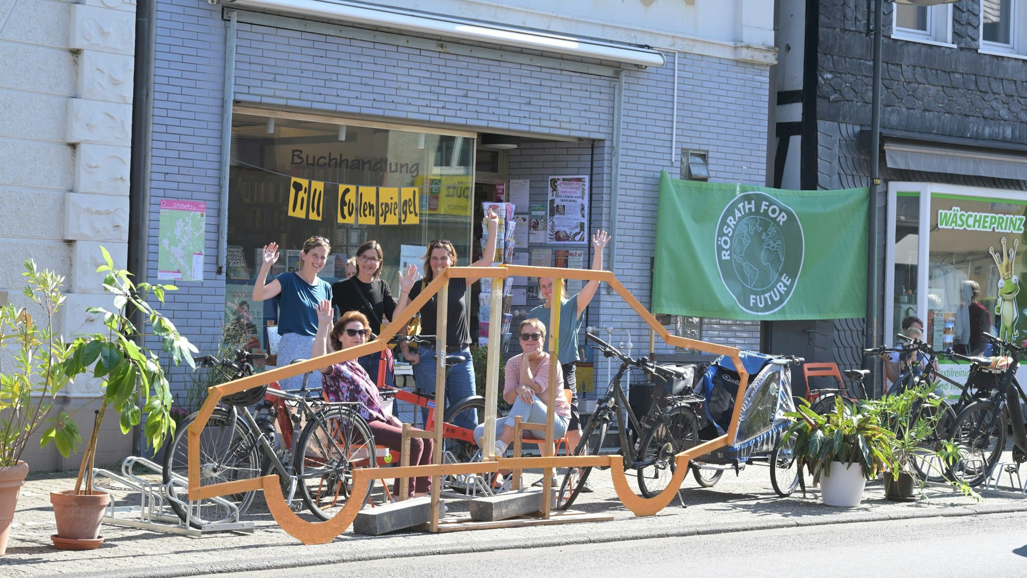 Ein Rad-Ständer mit Auto-Silhouette war am „Parking Day“ zu sehen.