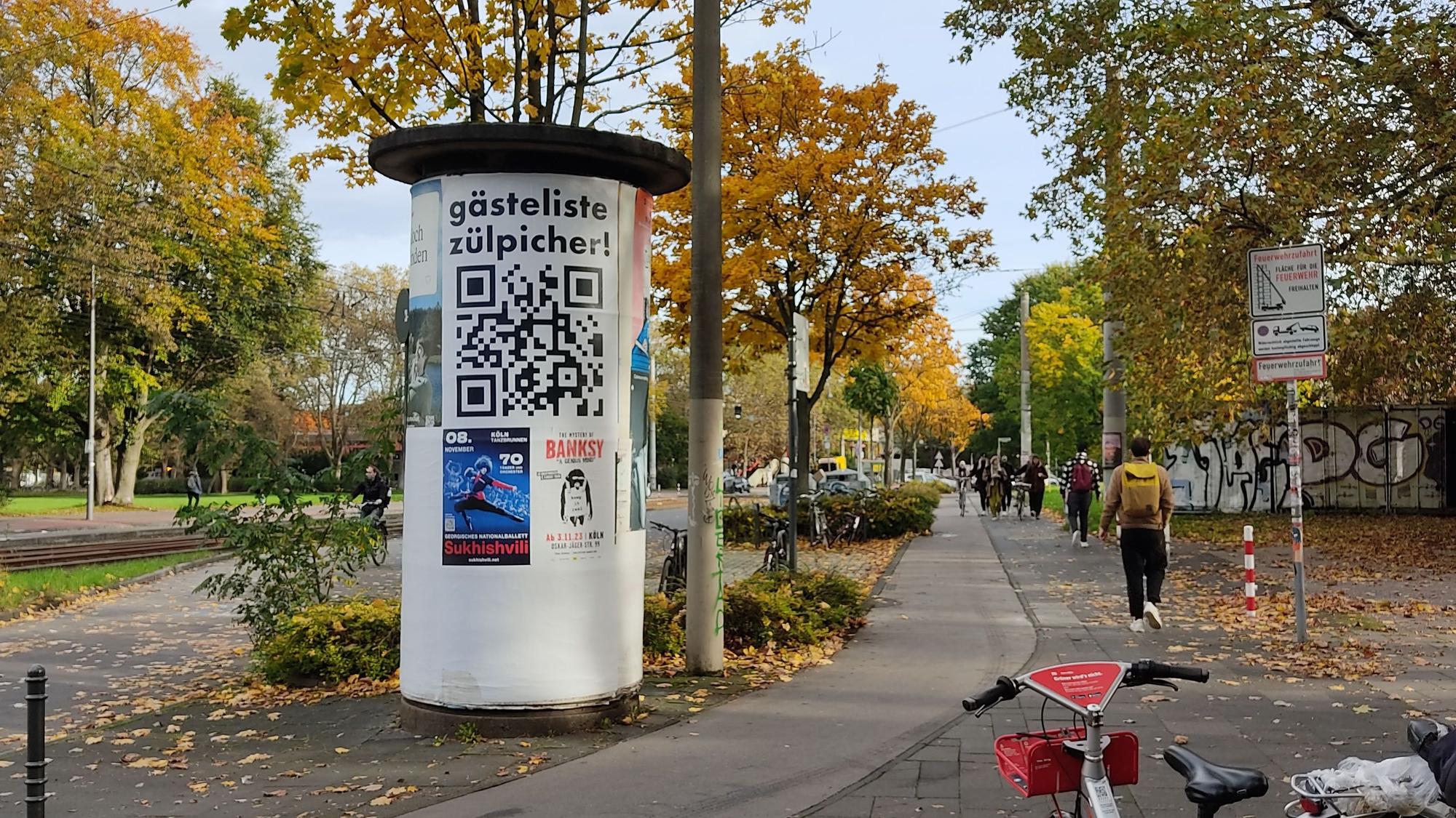 Die Plakatkampagne von „koelnistkool“ besteht zum Start aus einem QR-Code.