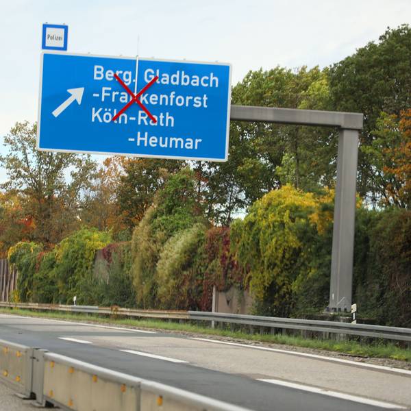 Eine Baustelle und Sperrung auf der A4.